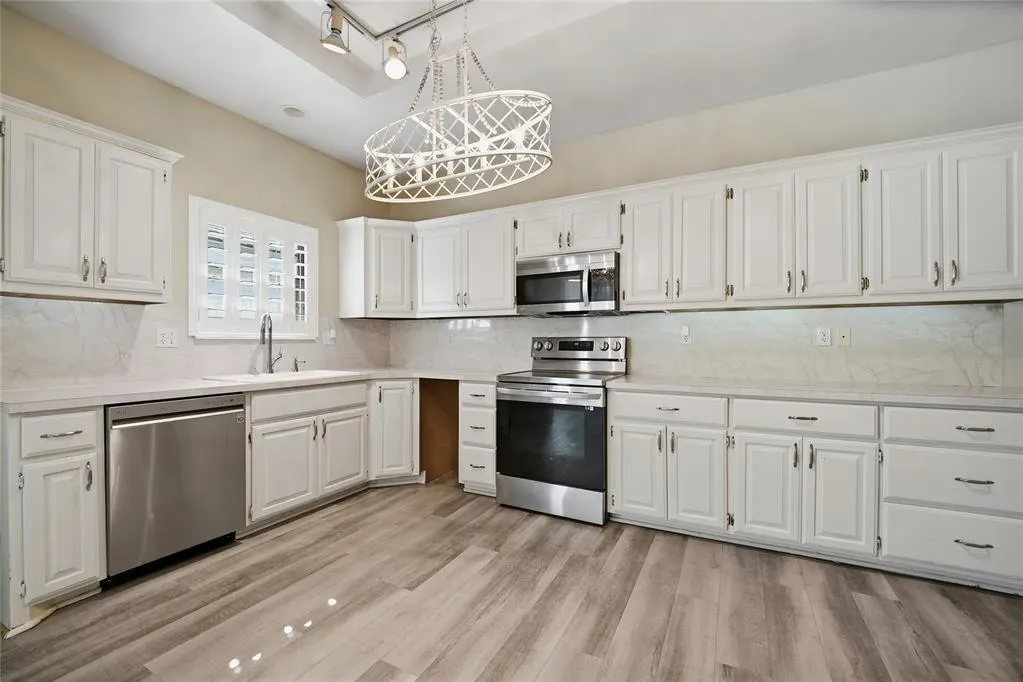Photo 11 — 11912 Barrywood Drive, Oklahoma City, OK 73120
