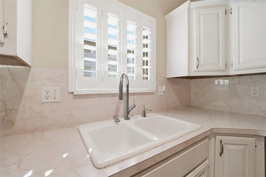 Photo 12 — 11912 Barrywood Drive, Oklahoma City, OK 73120