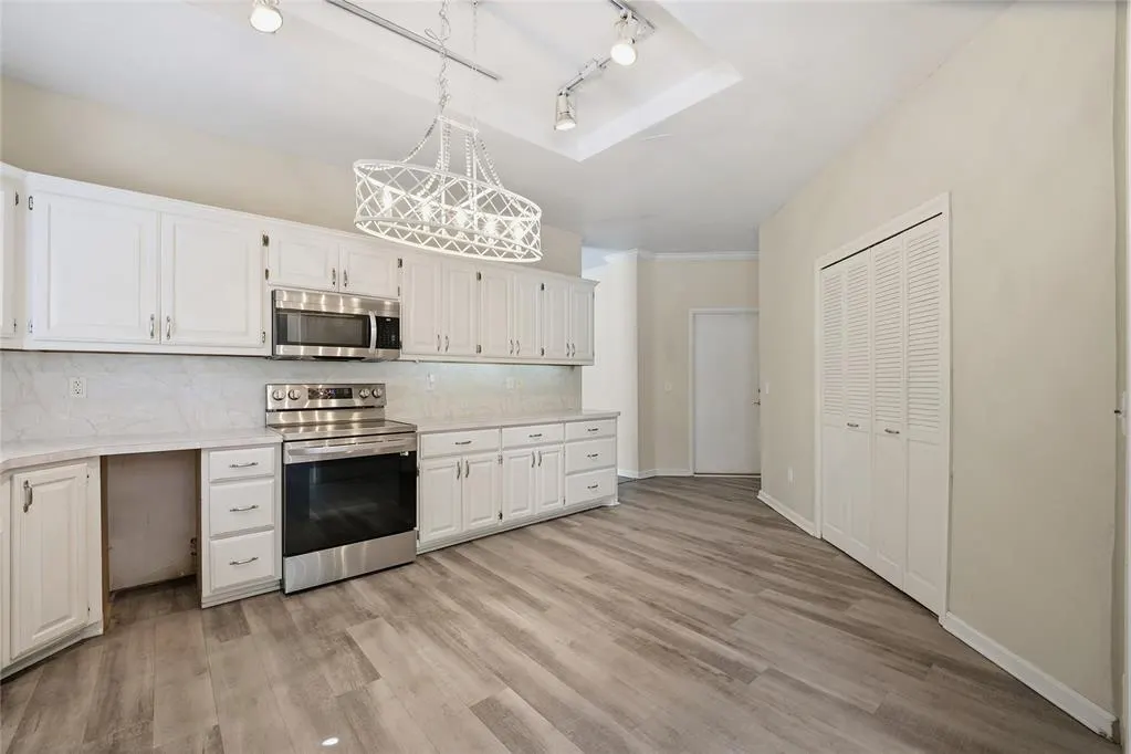 Photo 13 — 11912 Barrywood Drive, Oklahoma City, OK 73120