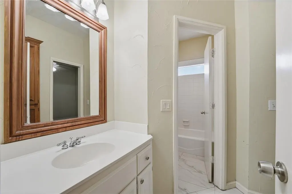 Photo 17 — 11912 Barrywood Drive, Oklahoma City, OK 73120