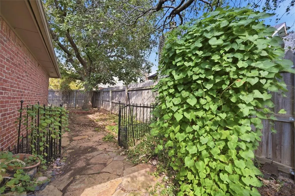 Photo 27 — 11912 Barrywood Drive, Oklahoma City, OK 73120