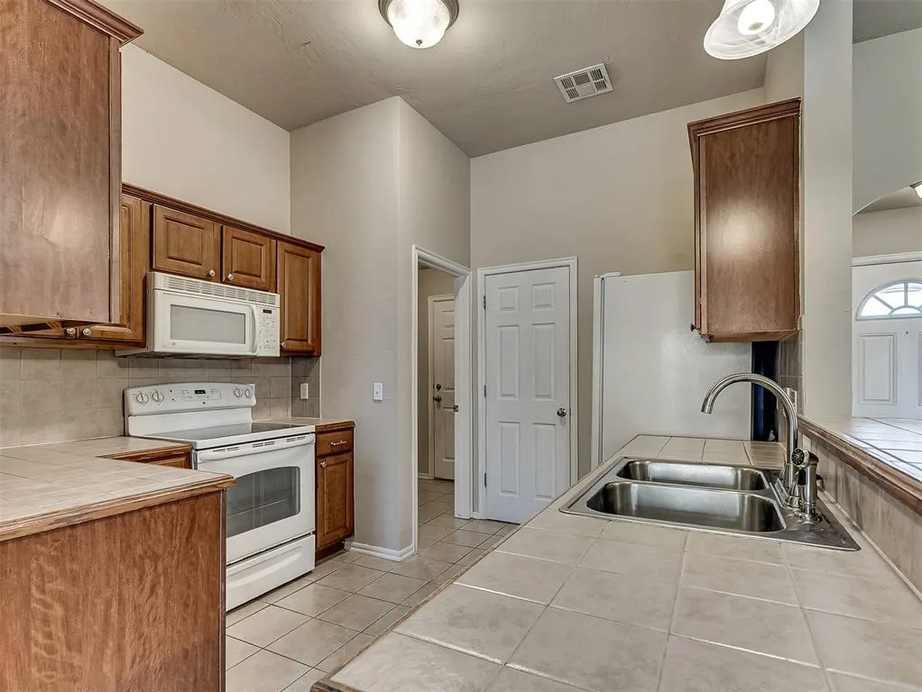 Photo 13 — 4303 SE 57th Street, Oklahoma City, OK 73135