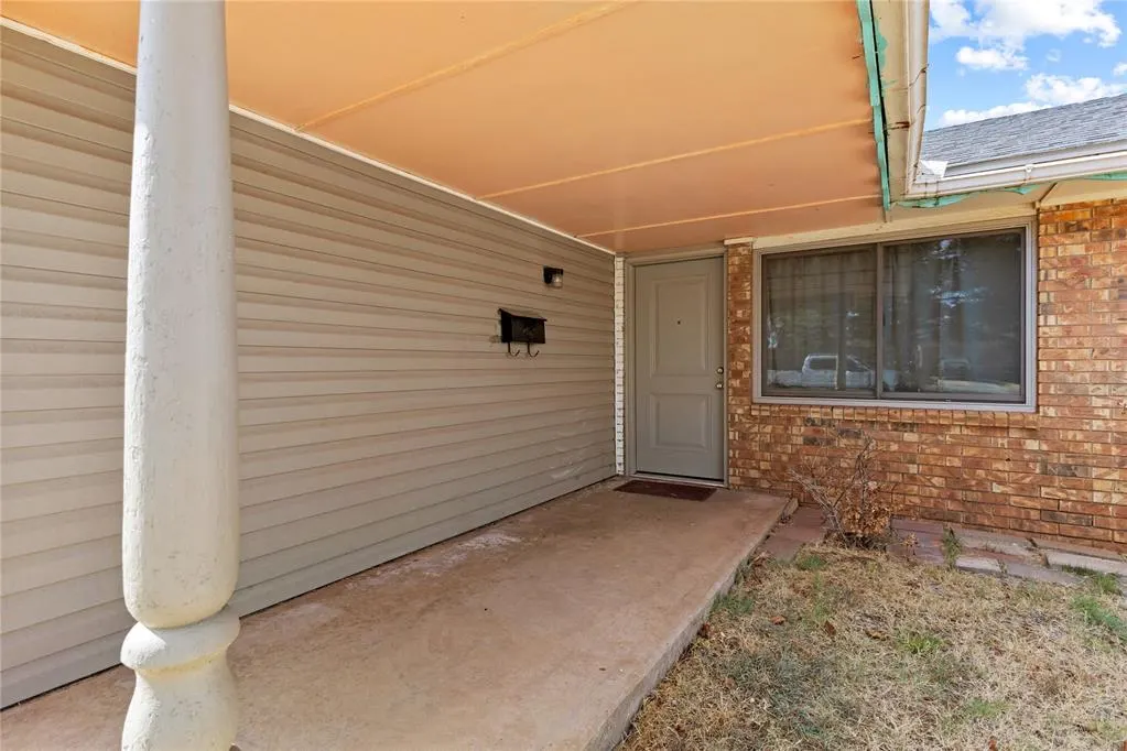 Photo 3 — 1409 Littell Avenue, Clinton, OK 73601