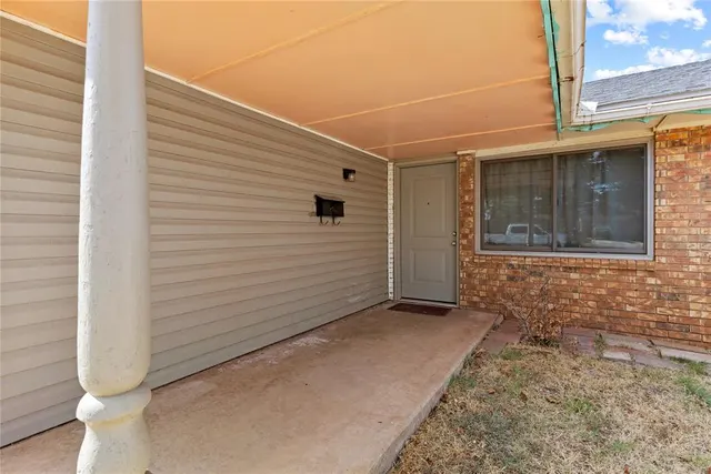 Photo 3 — 1409 Littell Avenue, Clinton, OK 73601