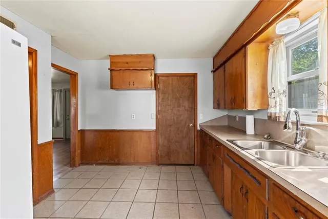 Photo 8 — 1409 Littell Avenue, Clinton, OK 73601