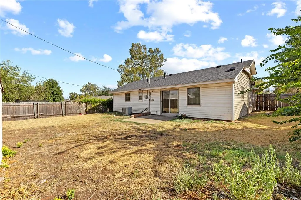 Photo 18 — 1409 Littell Avenue, Clinton, OK 73601