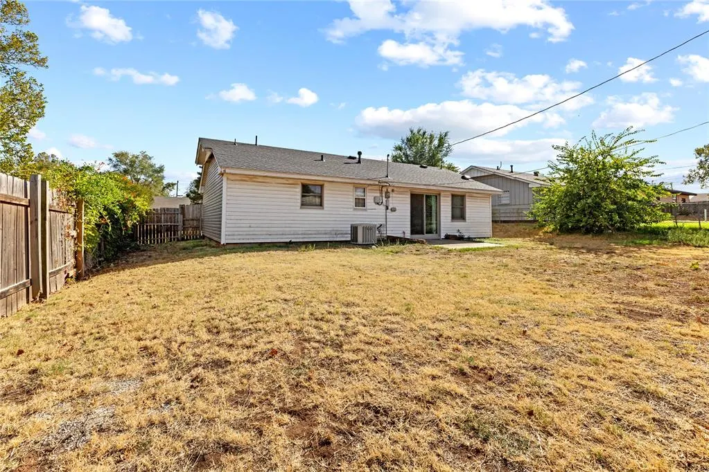 Photo 19 — 1409 Littell Avenue, Clinton, OK 73601