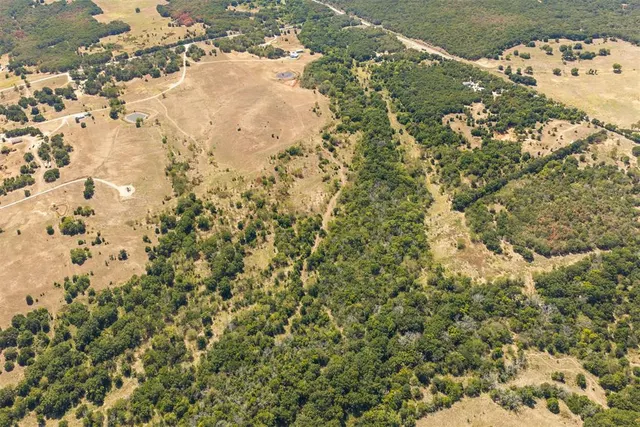 Photo 3 — 4490 Dillard Road, Wilson, OK 73463