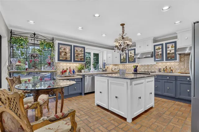 Photo 6 — 3605 Meadow Lark Lane, Oklahoma City, OK 73120