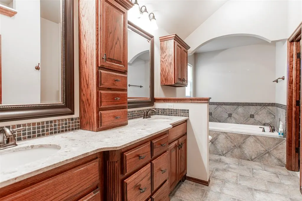 Photo 14 — 12617 Lapis Lane, Oklahoma City, OK 73170
