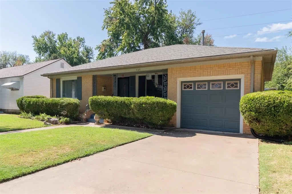 Photo 2 — 725 N Ash, Pauls Valley, OK 73075
