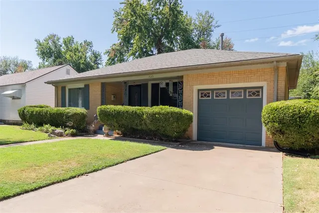 Photo 2 — 725 N Ash, Pauls Valley, OK 73075