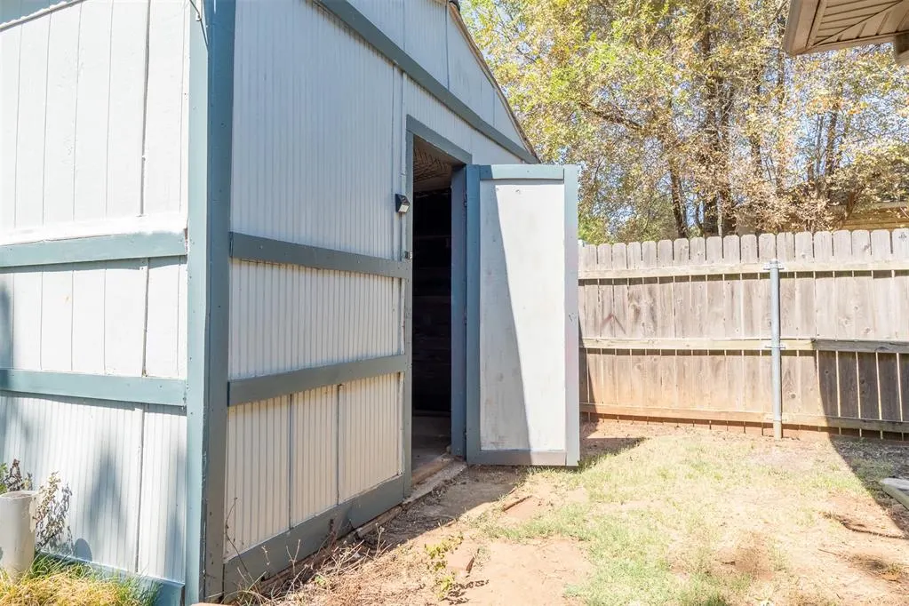 Photo 26 — 725 N Ash, Pauls Valley, OK 73075