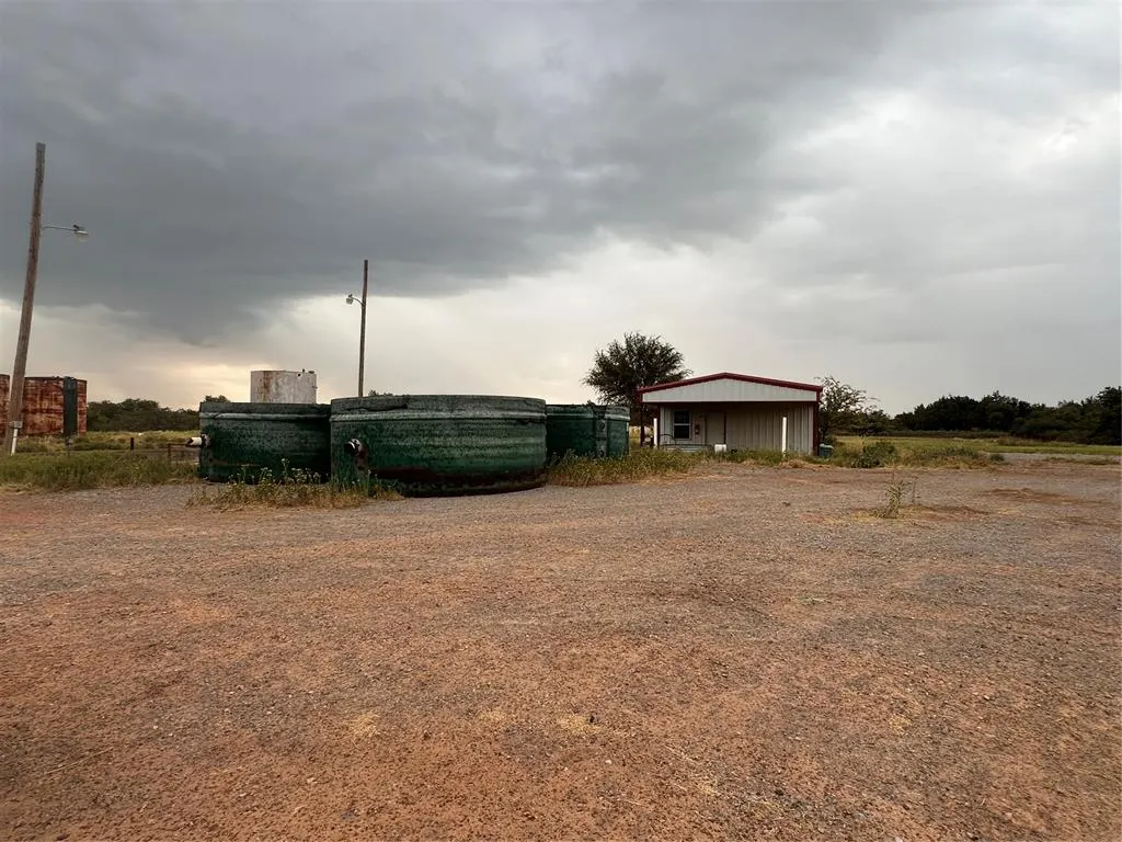 Front exterior — N 000 Road, Erick, OK 73645