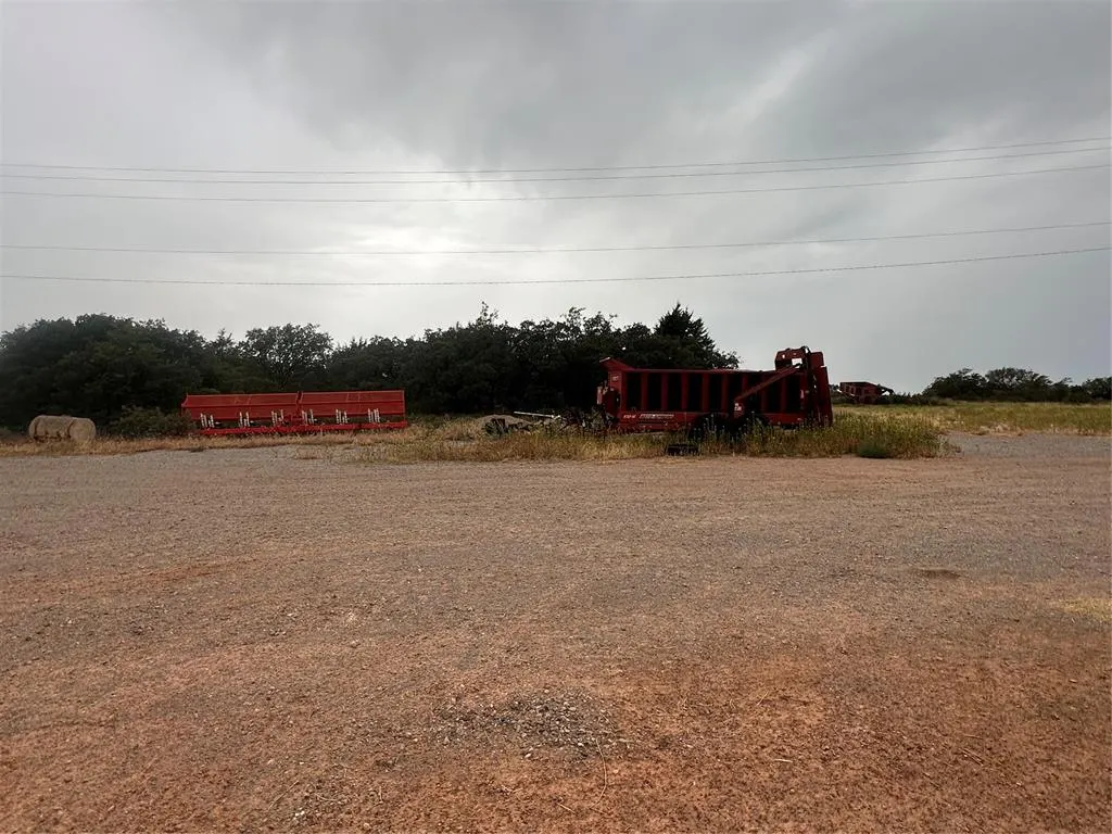 Photo 2 — N 000 Road, Erick, OK 73645