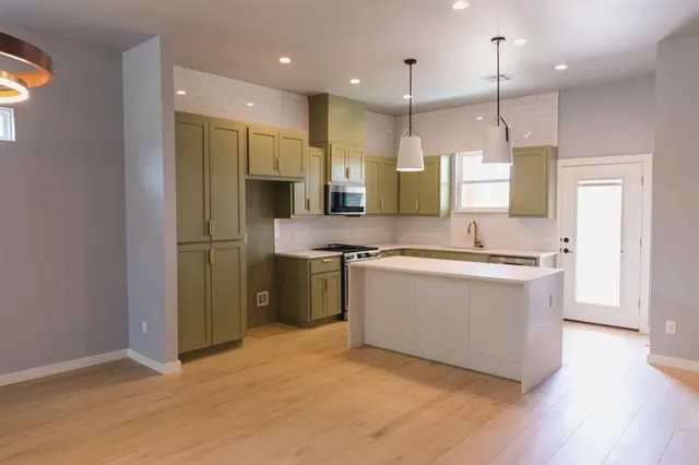 Photo 7 — 905 S Howard Avenue, Moore, OK 73160
