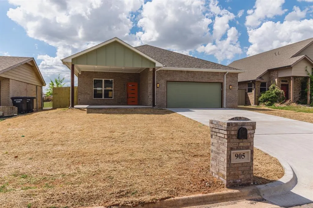 Front exterior — 905 S Howard Avenue, Moore, OK 73160