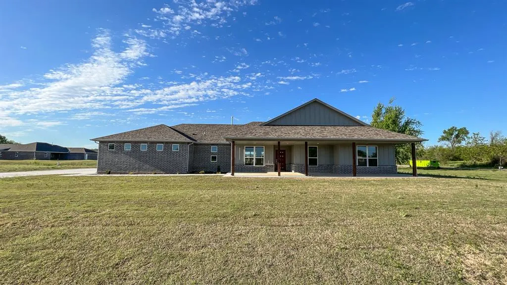 Front exterior — 102 Olde Mill Road, Jones, OK 73049