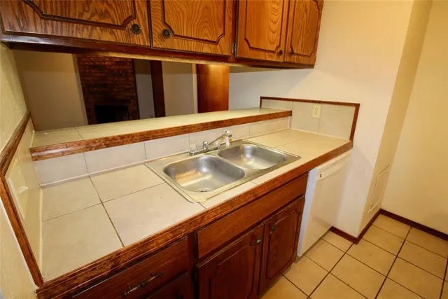 Photo 3 — 902 Acacia Circle 902, Noble, OK 73068