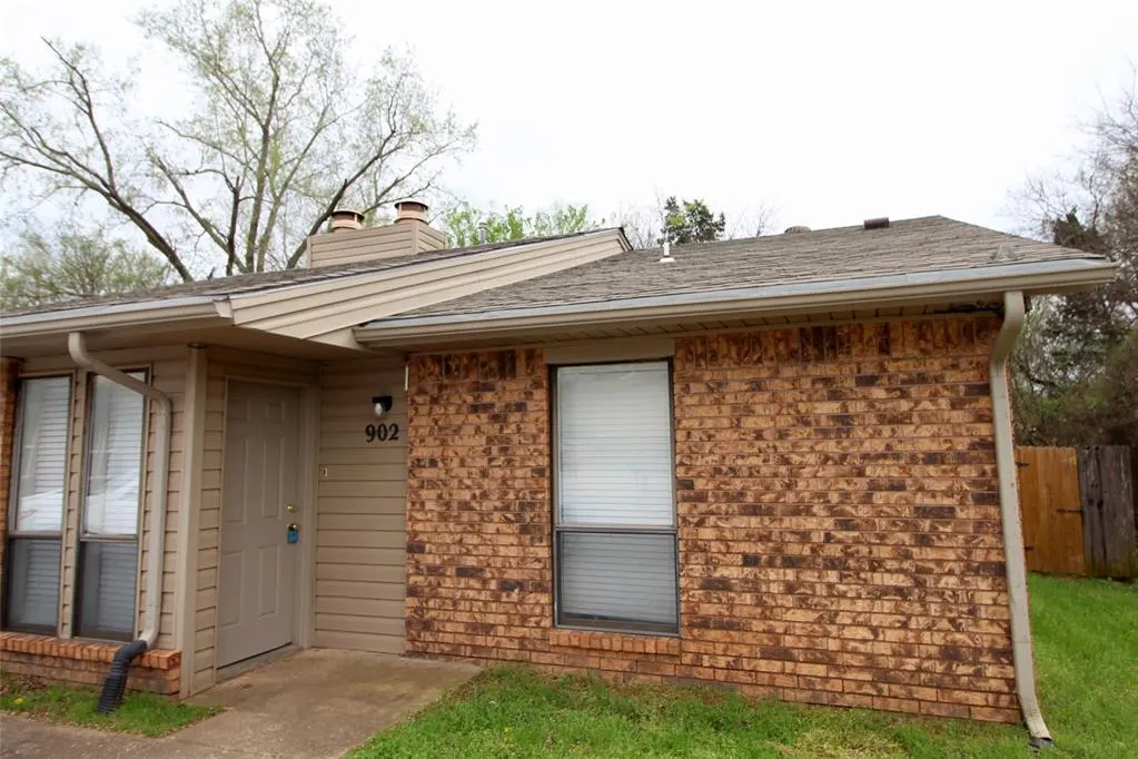 Photo 12 — 902 Acacia Circle 902, Noble, OK 73068
