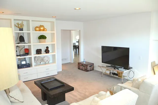 Photo 2 — 6513 Avondale Drive, Nichols Hills, OK 73116