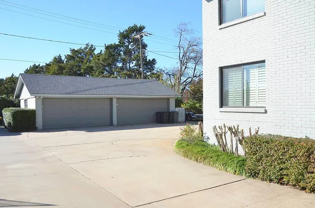 Photo 6 — 6513 Avondale Drive, Nichols Hills, OK 73116