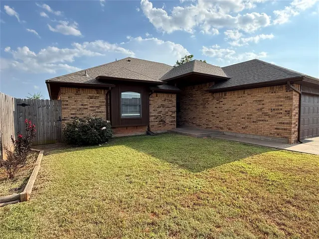 Photo 3 — 2116 NE 8th Street, Moore, OK 73160