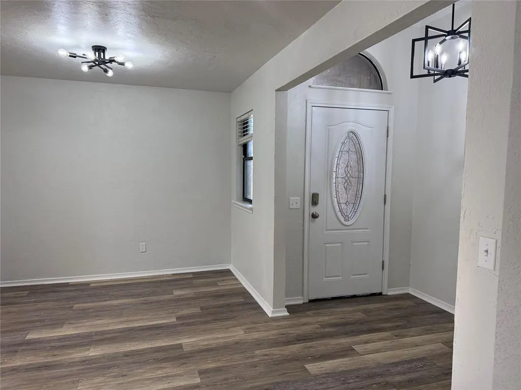 Photo 7 — 2116 NE 8th Street, Moore, OK 73160
