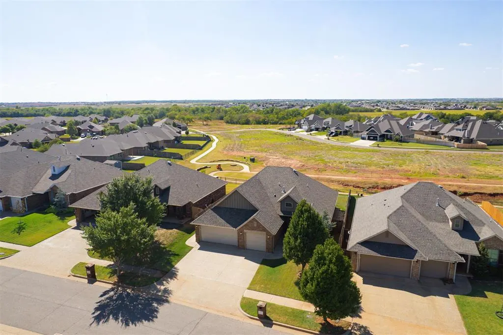 Front exterior — 13341 Outdoor Living Drive, Piedmont, OK 73078
