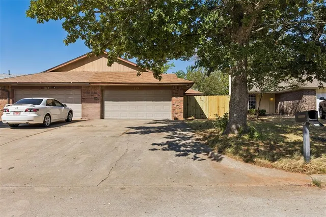 Photo 2 — 219 Park Place, Midwest City, OK 73110
