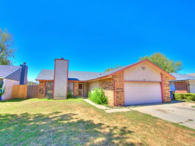 Photo 4 — 125 Marrgate Drive, Yukon, OK 73099