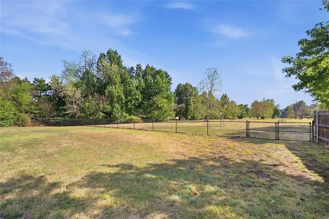 Photo 2 — 1305 Mockingbird Lane, Guthrie, OK 73044