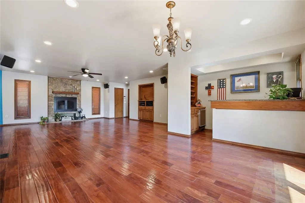 Photo 8 — 1305 Mockingbird Lane, Guthrie, OK 73044