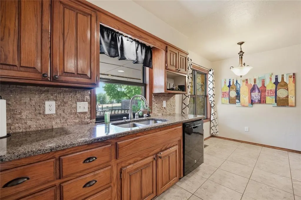 Photo 14 — 1305 Mockingbird Lane, Guthrie, OK 73044