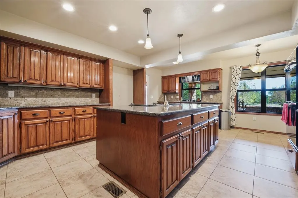 Photo 16 — 1305 Mockingbird Lane, Guthrie, OK 73044