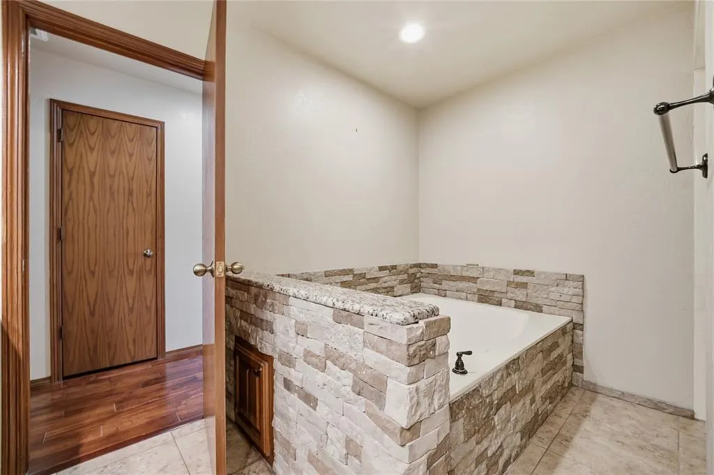 Photo 28 — 1305 Mockingbird Lane, Guthrie, OK 73044