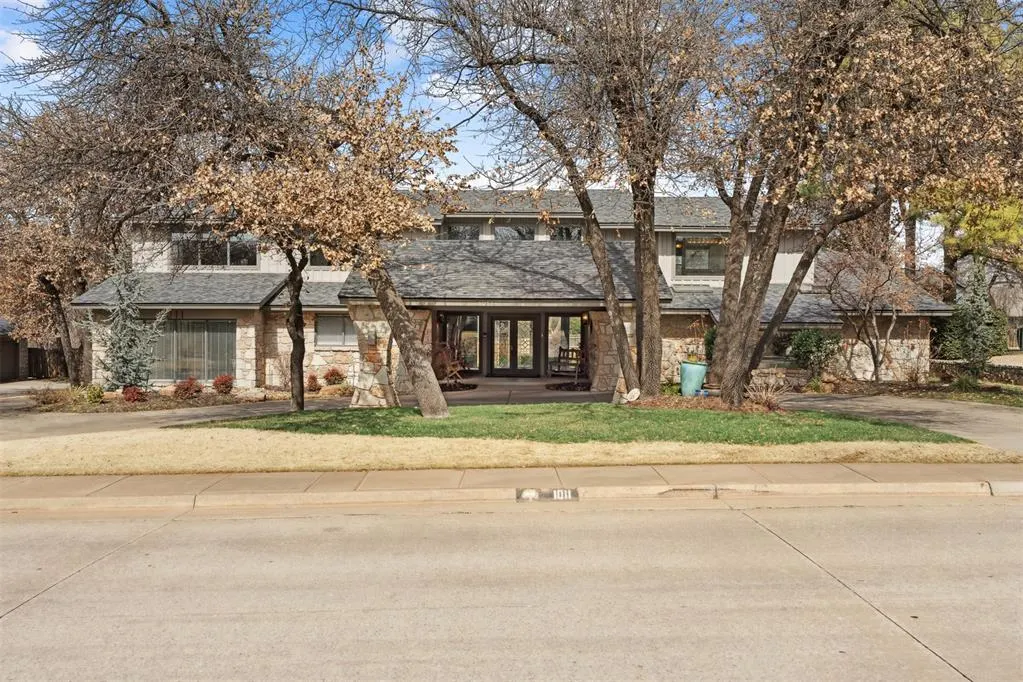 Front exterior — 1011 Saint Andrews Drive, Edmond, OK 73025