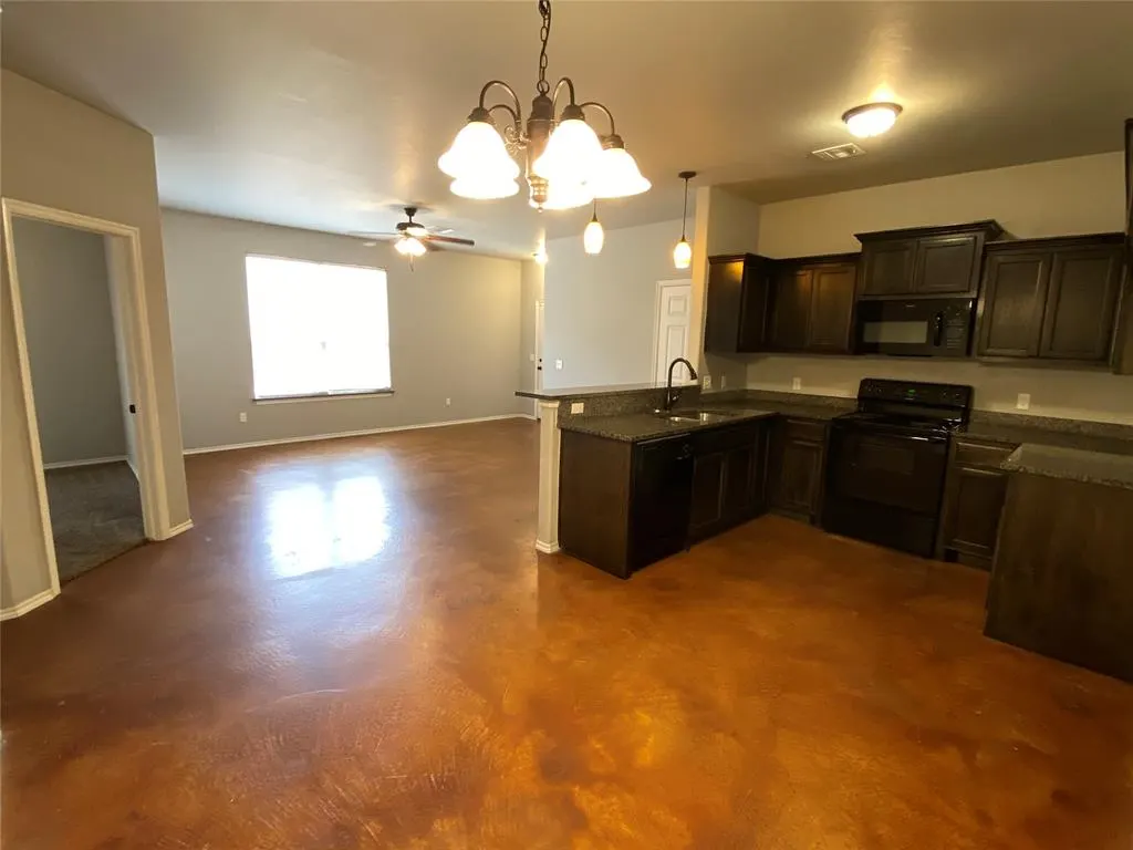 Photo 4 — 1846 Cypress Lane, El Reno, OK 73036