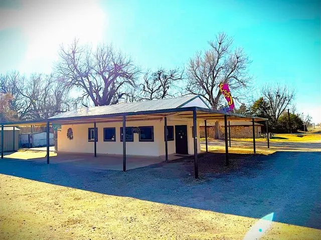 Photo 2 — 416 E Apache Trail Road, Apache, OK 73006