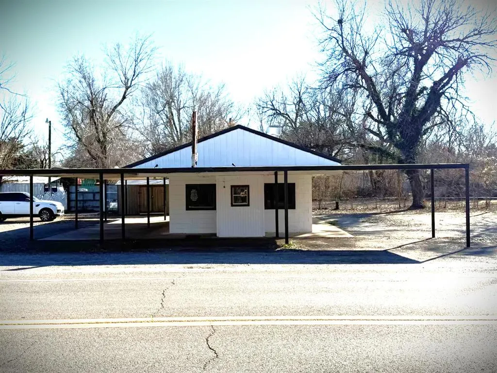 Photo 4 — 416 E Apache Trail Road, Apache, OK 73006