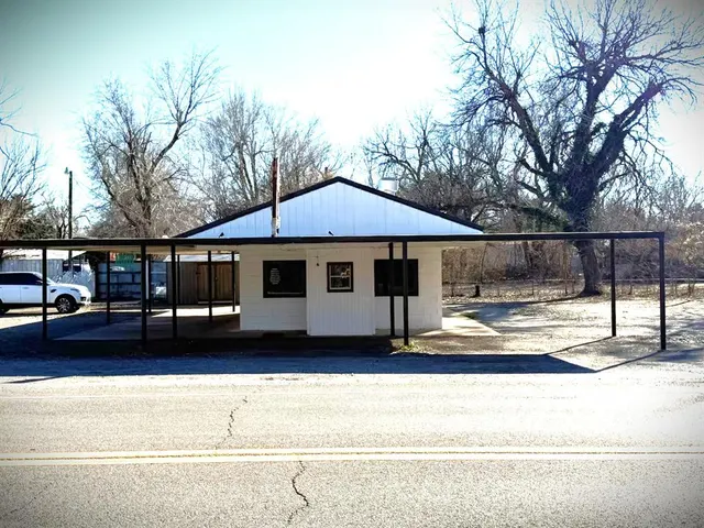 Photo 4 — 416 E Apache Trail Road, Apache, OK 73006