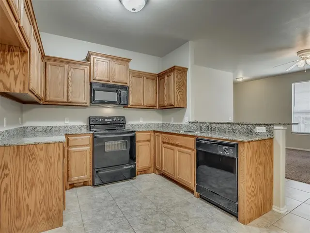 Photo 6 — 11205 NW 6th Terrace, Yukon, OK 73099