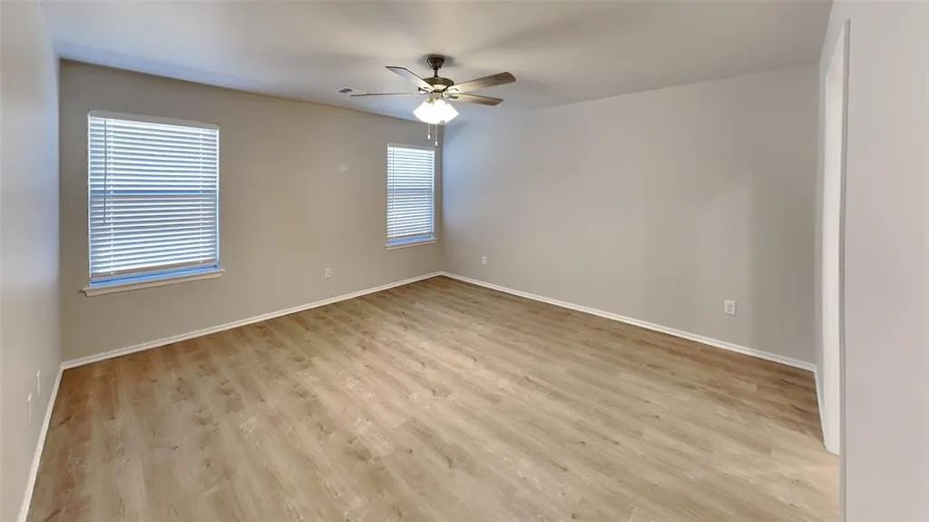 Photo 6 — 12700 Elba Drive, Yukon, OK 73099