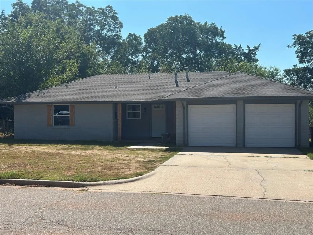 Front exterior — 936 W Lovers Lane, Purcell, OK 73080