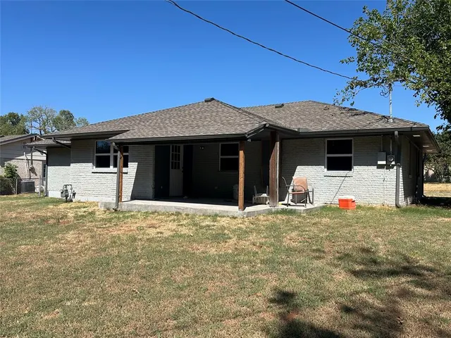 Photo 3 — 936 W Lovers Lane, Purcell, OK 73080
