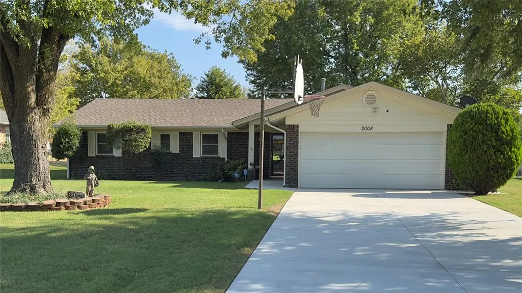 Front exterior — 2008 W Cedar Ridge Drive, Mustang, OK 73064