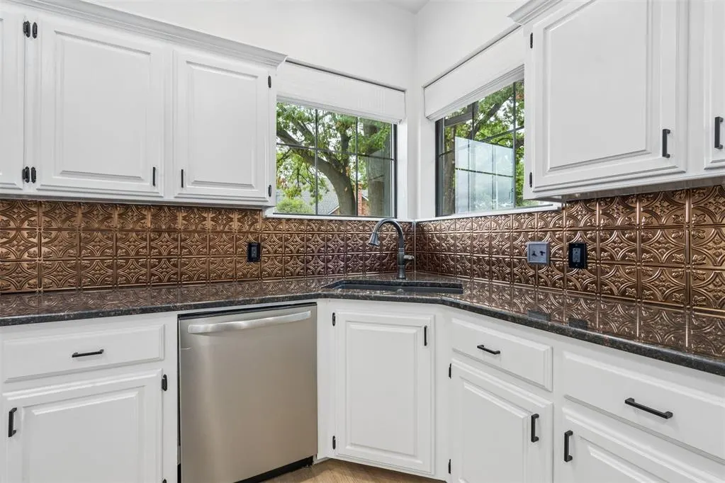 Photo 13 — 4712 Fountain Gate Drive, Norman, OK 73072