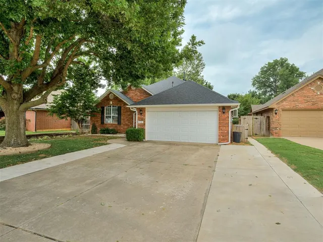 Photo 2 — 4932 Baker Street, Norman, OK 73072