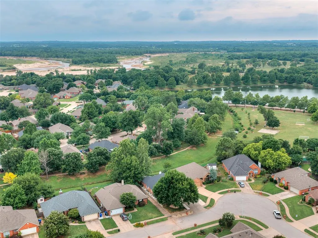 Photo 42 — 4932 Baker Street, Norman, OK 73072