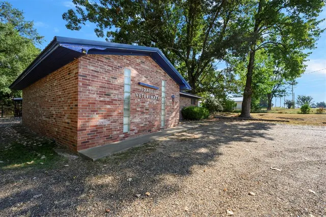 Photo 3 — 811 E Lincoln Road, Idabel, OK 74745